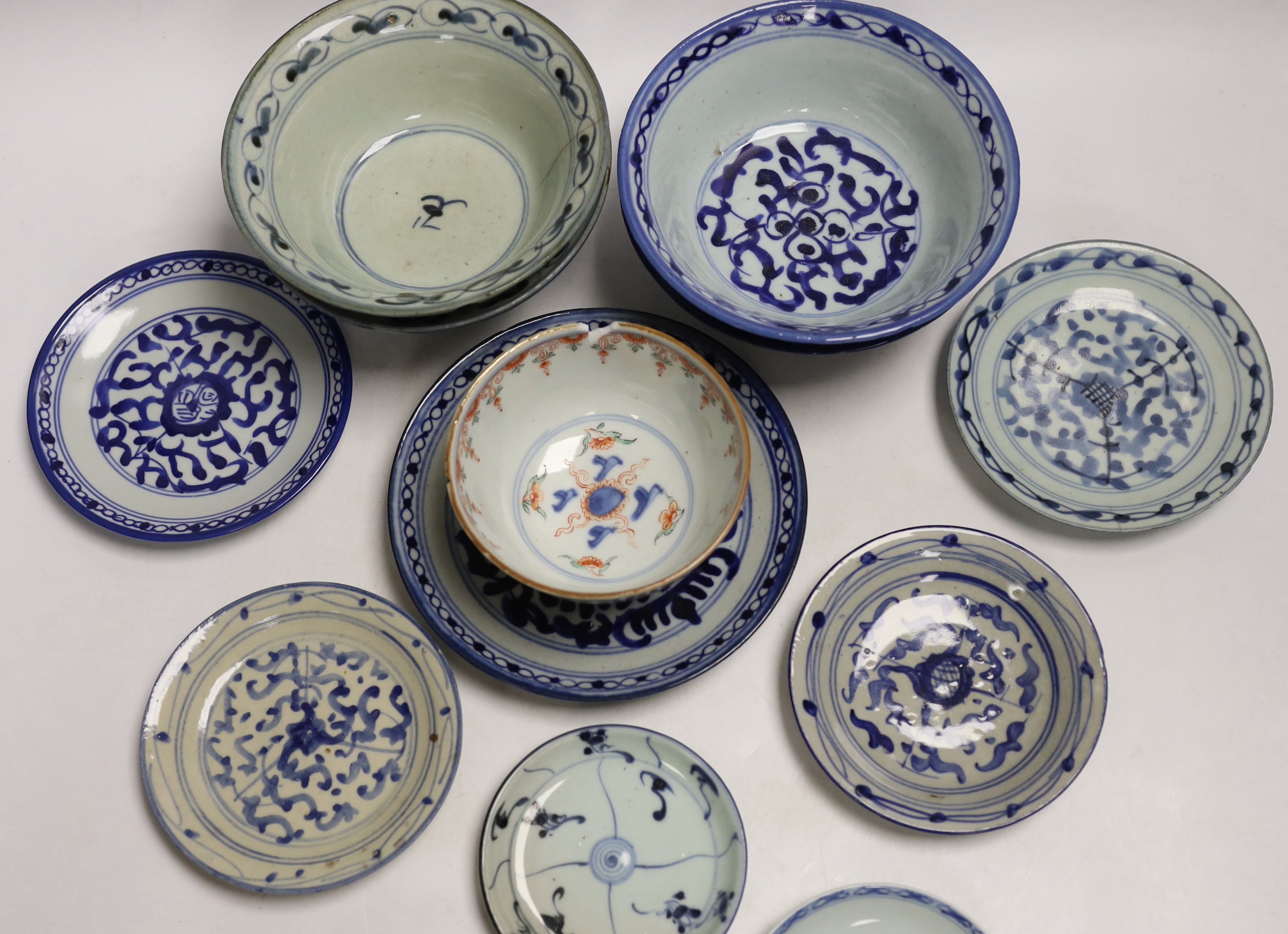 Thirteen Chinese blue and white dishes, plates and bowls, largest diameter 17.5cm